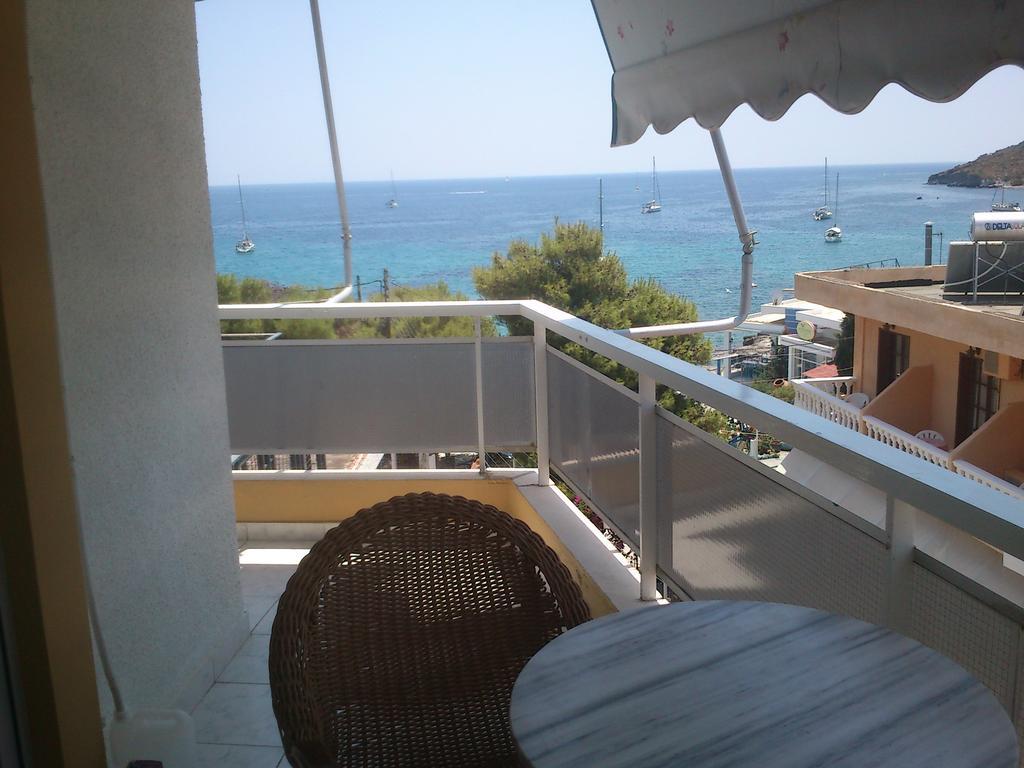 Hotel Liberty 1 Agia Marina  エクステリア 写真