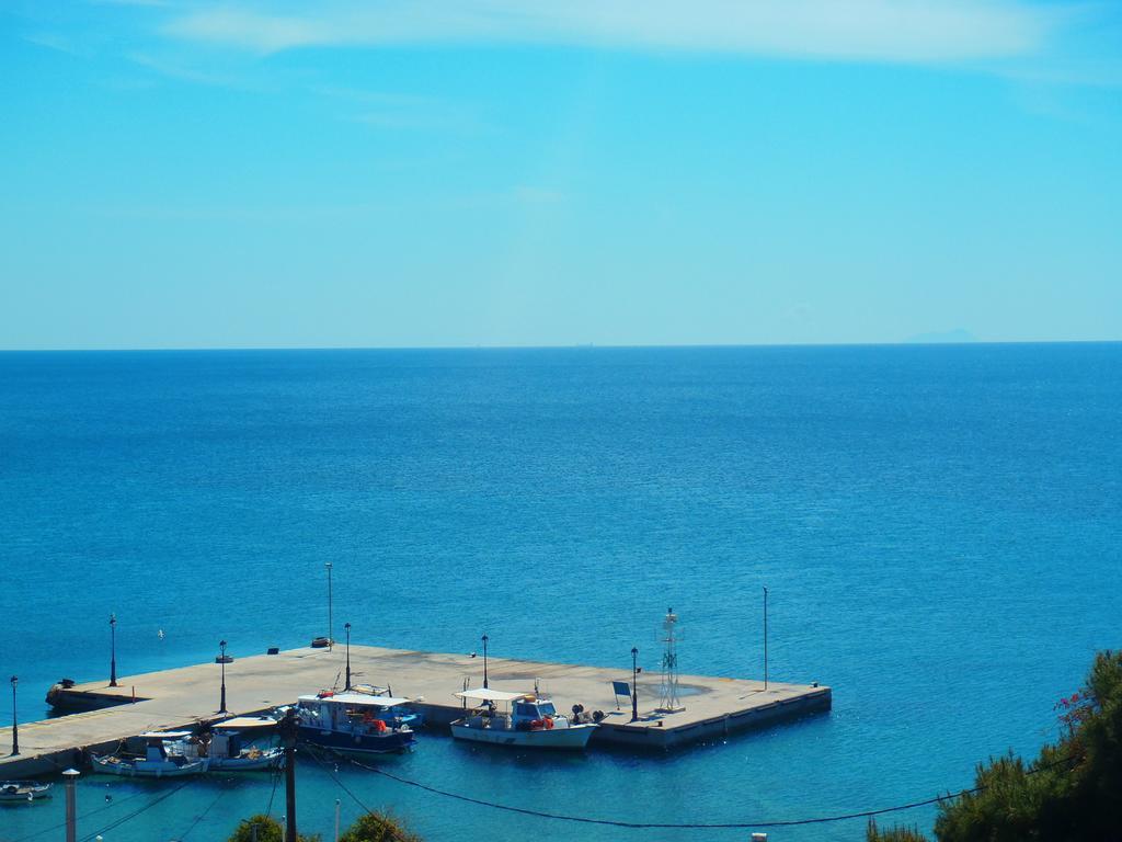 Hotel Liberty 1 Agia Marina  エクステリア 写真